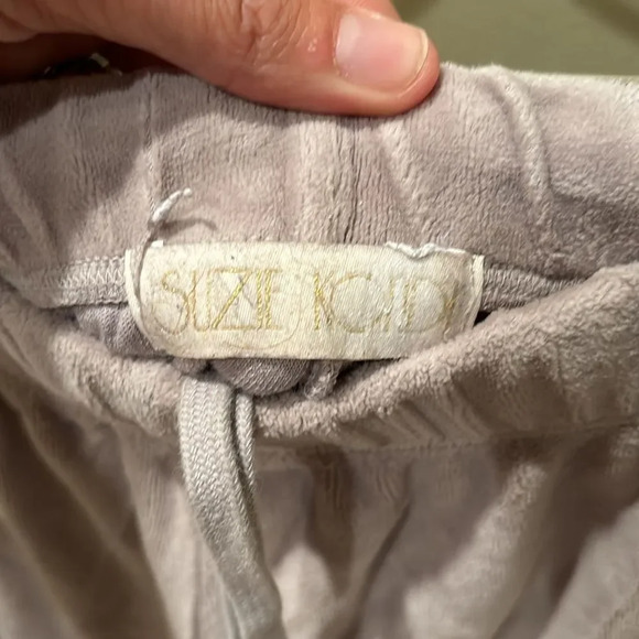 Suzi Kondi woman's light purple velour sweatpants - Picture 3 of 11